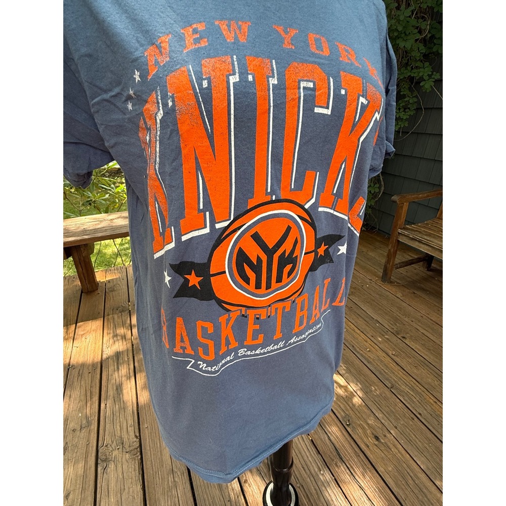 New York Knicks NBA Basketball Graphic T-Shirt Blue Orange Fruit of the Loom S
